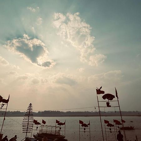 Tandon Lodge On The Ganga Ghat Homestay Βαρανάσι Εξωτερικό φωτογραφία