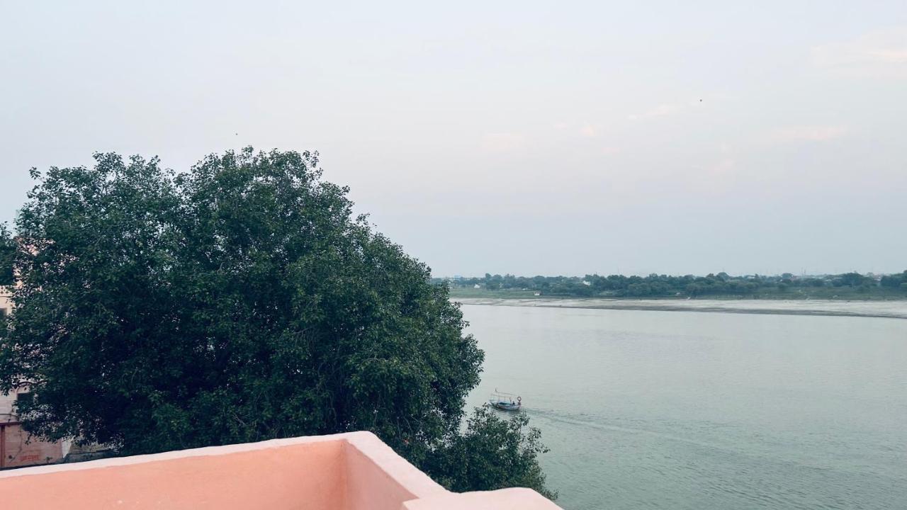 Tandon Lodge On The Ganga Ghat Homestay Βαρανάσι Εξωτερικό φωτογραφία