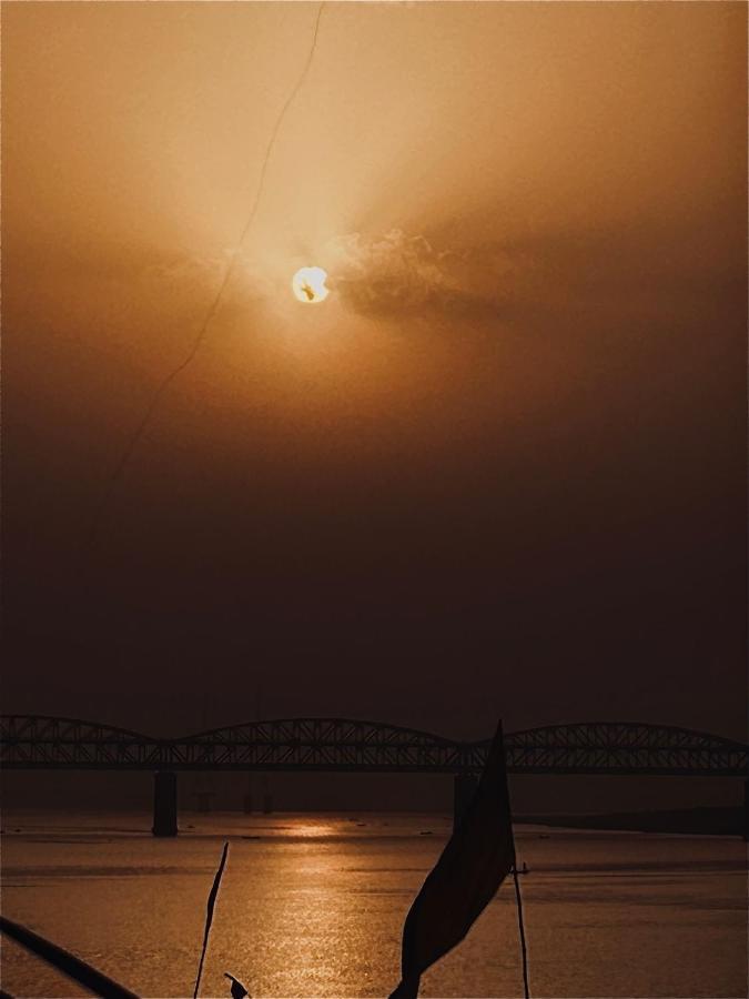 Tandon Lodge On The Ganga Ghat Homestay Βαρανάσι Εξωτερικό φωτογραφία