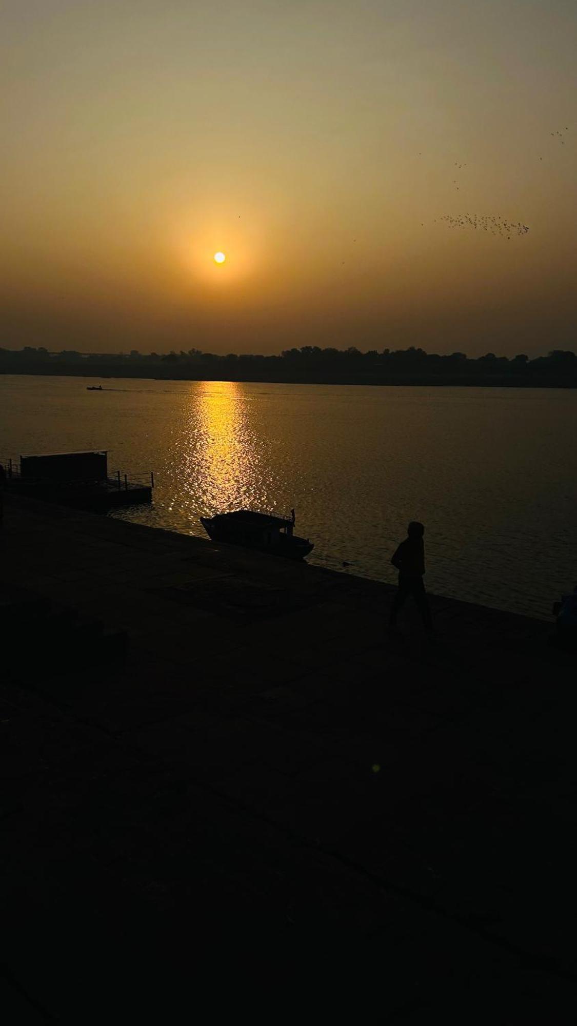 Tandon Lodge On The Ganga Ghat Homestay Βαρανάσι Εξωτερικό φωτογραφία