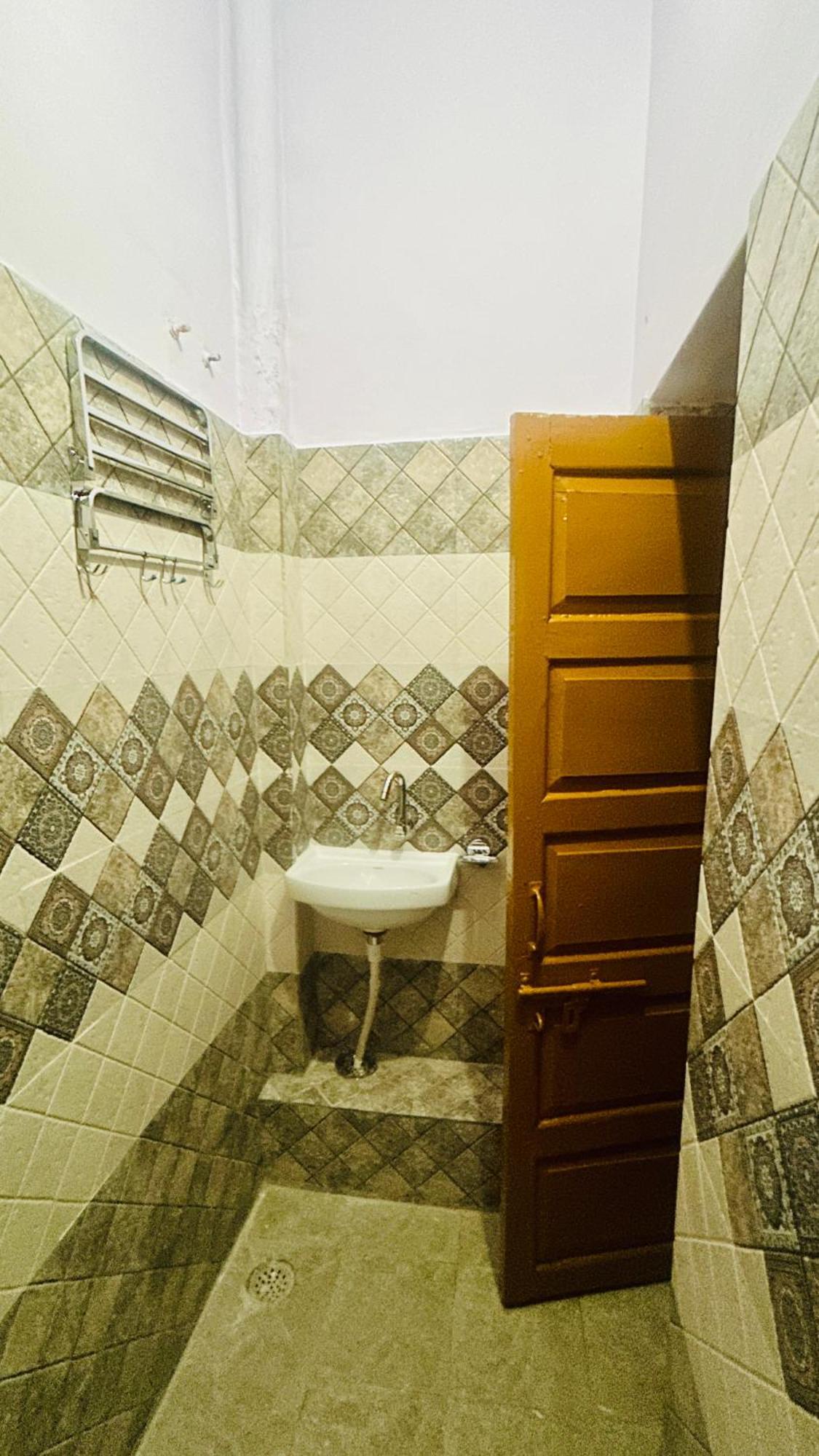 Tandon Lodge On The Ganga Ghat Homestay Βαρανάσι Εξωτερικό φωτογραφία