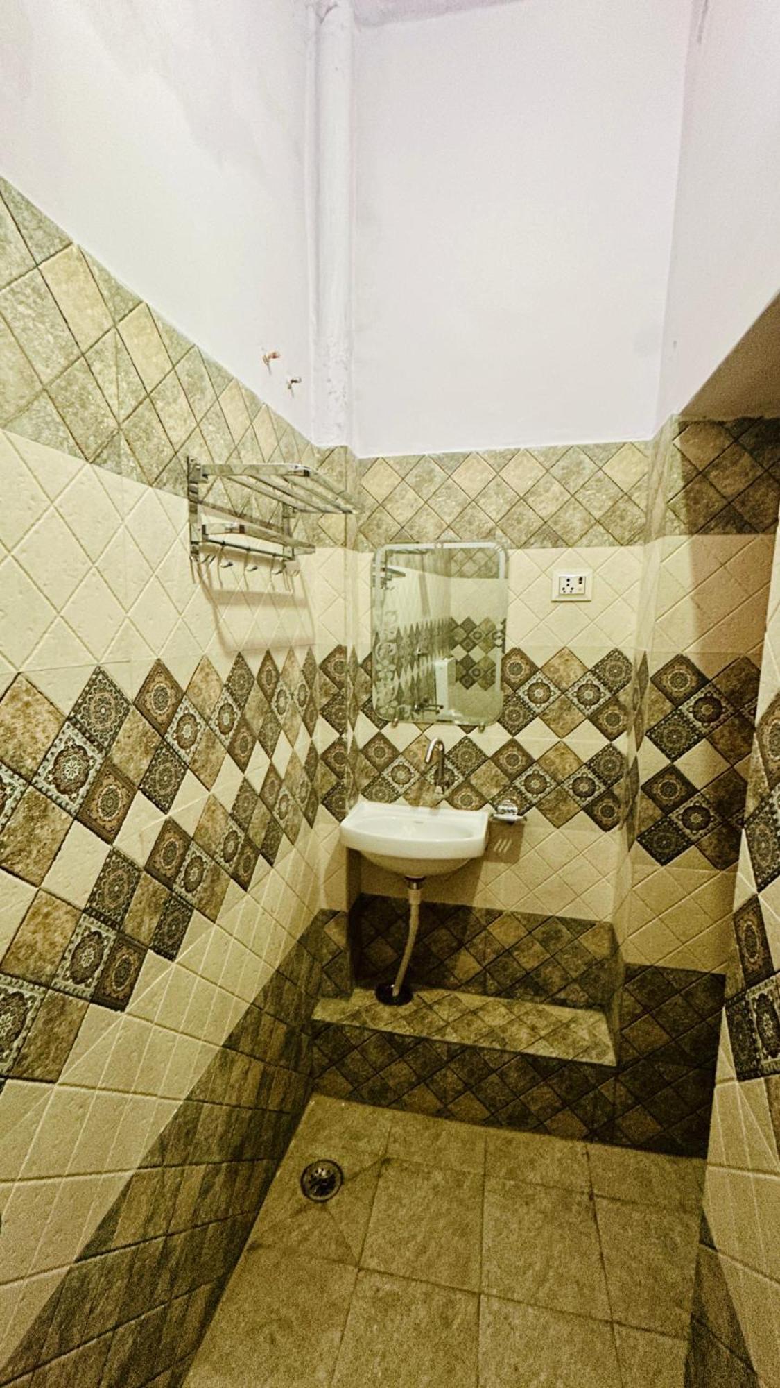 Tandon Lodge On The Ganga Ghat Homestay Βαρανάσι Εξωτερικό φωτογραφία